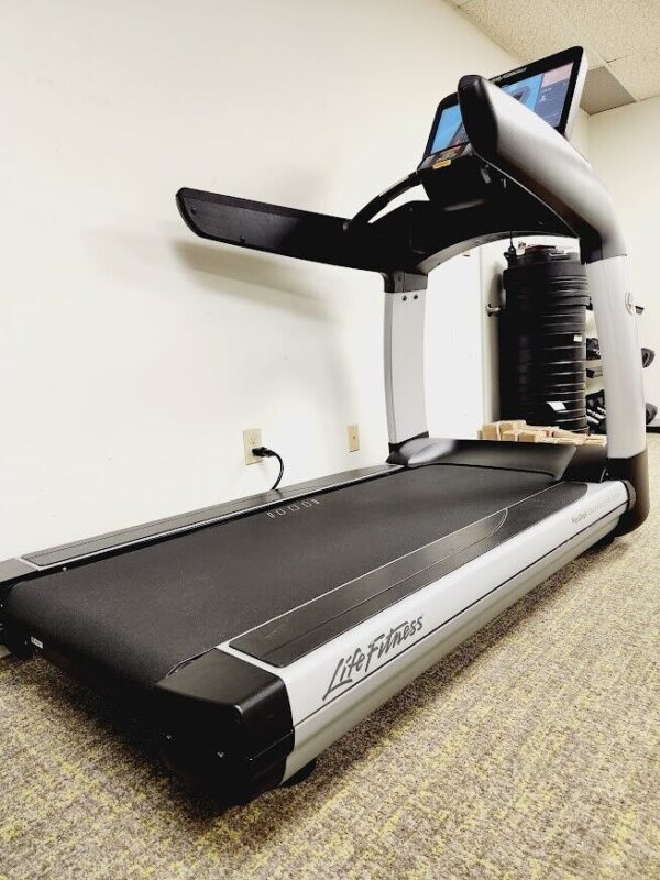 Life Fitness Refurbished 95T Elevation Series Discover SE Treadmill2.